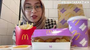 The bts meal goes on sale wednesday in the united states after being announced in april. Mencicipi Menu Mcd Kolaborasi Bts Ini Respons Bianca Kartika