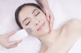 Lemon memiliki kandungan vitamin c yang tinggi yang akan mampu memicu produksi kolagen dan tahukah kamu bahwa ternyata buah stroberi merupakan buah penghilang jerawat yang alami dan ampuh untuk menghilangkan komedo putih? Click House Hadirkan Perawatan Menghilangkan Komedo Tanpa Rasa Sakit