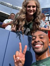 Going to the game this Thursday.. coming from TX. Would love to know if any  fellow Packer fans will be there to tailgate with 💚 Sitting second row!!!  So excited