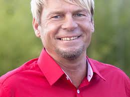 Drei ziehen an einem Strang