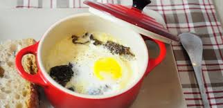 100 g de chocolat noir à 64 % de cacao, 40 g de beurre , 25 g de sucre en poudre, 2 oeufs , 1 cuillère à soupe rases de farine. Recettes D Oeuf Cocotte Et De Cuisine Vegetarienne
