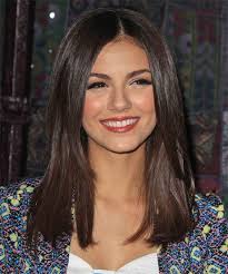 Mit und ohne pony (foto). Just Past Shoulder Length Hairstyle Hair Style 2019 Haarschnitt Schulterlange Haarschnitte Mittellange Haare Frisuren Einfach