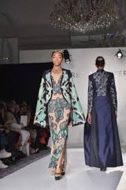 Seseorang tertarik menggunakan suatu pakaian tentu juga dipengaruhi oleh desainnya. Batik Indonesia Go Internasional Di New York Fashion Week Tribunnews Com Mobile