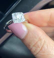 We believe in helping you find the product that is right for you. Engagement Ring Charles Rose Arum Design Capriess