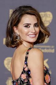 Clara Cervera, maquilladora, advierte: "El clásico ojo envuelto de raya  arriba y abajo potencia la caída de párpado y enfatiza la mirada cansada"