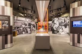 Actually, canadian came from canadien. Canadian Museum Of Immigration At Pier 21 Musee Canadien De L Immigration Du Quai 21 é¢†è‹±