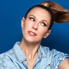 ⏳ Dans 10 jours, Lorie lance sa tournée Lorie Party ! L'occasion rêvée de  revivre la magie des années 2000, de danser Sur un air latino et de chanter  en chœur tous