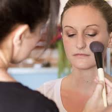 BLUSHING MAKEUP ARTISTRY