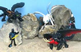 The series serves as a bridge between the first film and its 2014 sequel. Dragons Fire Breathing Toothless Und Weitere Drachen Von Spinmaster Kinder Spielzeugwelt