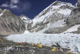Death On Everest Leads To Risky Effort To Recover Bodies