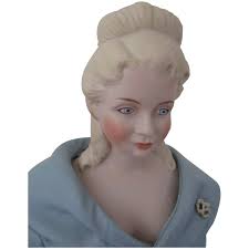 Maggie Head's Instagram, Twitter & Facebook