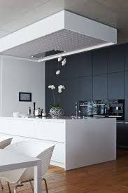 cuisine design en noir et blanc ilot central black and white modern kitchen with island keuken ontwerp keuken ontwerpen moderne keukens