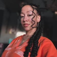 What do people think about King Von's mom's appearance?