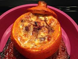 Potimarron Farci Au Reblochon Et Aux Lardons Recette Recette Potimarron Recette Potimarron Farci Plat Halloween Recette