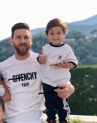 These are images that the captain of the argentine national team shared on his vacation in miami. Mateo Messi Messi Y Su Hijo Messi Lionel Messi