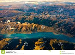 Terra abençoada pela mãe natureza, a nova zelândia é de uma beleza natural superlativa. Opiniao Aerea Da Paisagem Da Cordilheira E Do Lago Nova Zelandia Imagem De Stock Imagem De Paisagem Escala 90242003