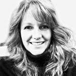 Sandy Vass's Instagram, Twitter & Facebook