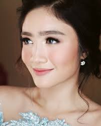 Maybe you would like to learn more about one of these? 7 Langkah Mudah Bikin Tampilan Makeup Natural Buat Wisuda