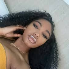 Nadia Coates's Instagram, Twitter & Facebook