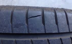 Antara aktiviti menarik yang boleh dibuat di sini adalah berenang, snorkeling, berkayak dan juga berendam di dalam gunung berapi lumpur kecil. Apanakbuat 3 Langkah Mudah Periksa Tayar Ini Mampu Selamatkan Perjalanan Anda