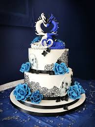 Skull Wedding Cake Dragons And Skulls Wedding Cake Hochzeitstorte Pinterest Skull Skull Weddi In 2020 Skull Wedding Cakes Halloween Wedding Cakes Dragon Wedding Cake