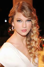 If you have naturally curly hair like taylor swift then half your job is done. Taylor Swift Hairstyles Taylor Swift S Curly Straight Short Long Hair