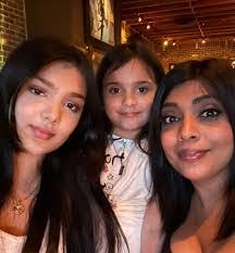 Erika Inzunza's Instagram, Twitter & Facebook