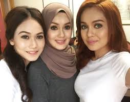 Adik datuk farid kamil, fadzil zahari, menafikan hubungannya dengan abangnya itu tidak baik. Foto Ini Dia 11 Pasangan Adik Beradik Artis Popular Yang Anda Mungkin Tak Tahu Kisah Dunia