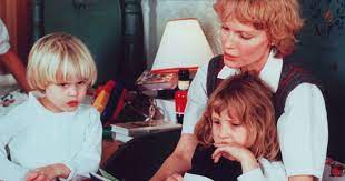 May 18, 2021 · the allegations and family divide were explored in the hbo documentary series allen v. Woody Allen Ist Ein Totaler Creep Und Allen V Farrow Beweist Es Meinung