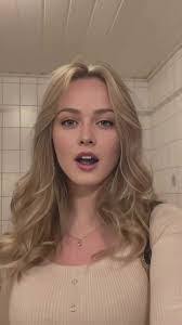 Amber Steinberg's Instagram, Twitter & Facebook