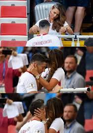 Anna & robert lewandowski anna is such a great person, i love her so much <3 i mean she is a 3rd degree black belt and competed in the olympics for poland, she promotes a healthy lifestyle and is all about helping people be the best person they can be. Robert Lewandowski Comforted By His Wife Anna After Poland S Defeat Against Senegal 9gag