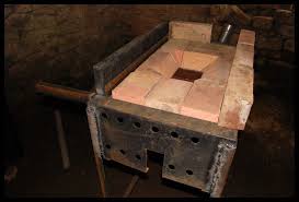 Vite Fait Voila Quelques Pistes Pour Les Apprentis Forgerons Pour Vous Fabriquer Une Forge A Charbon Modulab Charbon Pose Parquet Flottant Forge Faite Maison