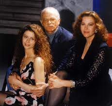 La figlia dell'uomo, una nota editrice, decide di assumere uno ancora un grande riconoscimento per stefania sandrelli direttamente dal mondo dell cinema e della cultura francese, dove l'attrice italiana. Stefania Sandrelli Vita Carriera Curiosita Filmografia Figli Eta
