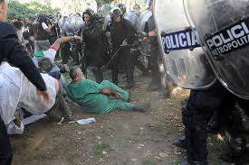 Resultado de imagen para represion a trabajadores argentina