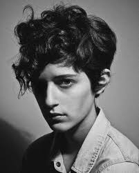Androgynous haircuts and hairstyles can be worn on either men or women. Androgynous Masculine Leaning Coded Hairstyles For Wavy Hair Qwear Queer Fashion Platform