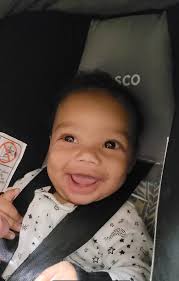 Yoos mom, kiss me like this😍/ ARE YOU TAKING PICTURES OF ME 😕