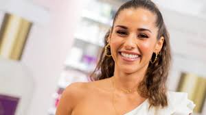 Not only son alessio is on the beach, but also her friend julian büscher. People Sarah Lombardi Gets Engaged To Julian Buscher Teller Report