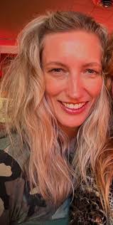 Laurie Lamb's Instagram, Twitter & Facebook