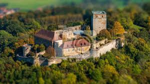 Die grafen von truhendingen verstrickten sich zwischen ende des 13. Giechburg Schesslitz Fototapete Fototapeten Luftbild Baum Herbst Myloview De
