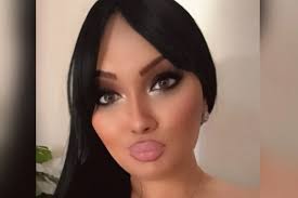 Dokaz da su godine samo broj: Nora ima 67 i oduševljava surferskim  vještinama