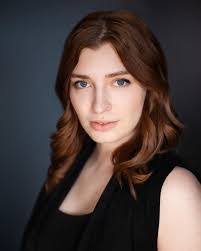 Nicole Dineen's Instagram, Twitter & Facebook