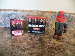 Roblox Series 8 Sofloann Avec Baguette Mini Figure W Virtual Code Ebay Roblox Mini Figures Mini
