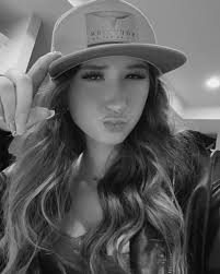 Elizabeth Combs (@_elizabeth.combs_) • Instagram photos and videos