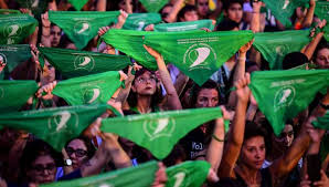 El senado de argentina aprobó este miércoles la legalización del aborto hasta la semana 14 de gestación, una decisión histórica que convierte el país en uno de los pioneros. Zaplnzg08xvinm