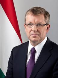 Mint írtuk, matolcsy györgy barátnője korábban a magyar nemzeti bank nemzetközi szakmai titkára volt, ahol bruttó 1,73 milliót keresett, azóta pedig az mnb alapítványok alkalmazzák közpénzből. Matolcsy Gyorgy Kozgazdasz Wikipedia