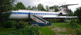 Dieses mal war es ein wunderbares schloss, dass ungefähr gute burg hieß (wie jetzt, burg oder schloss?). Kohlrabi Blumen Und Ein Riesen Flugzeug Interessanter Ausflug In Einen Garten Mit Tu 134 Wir Sind Muritzerwir Sind Muritzer