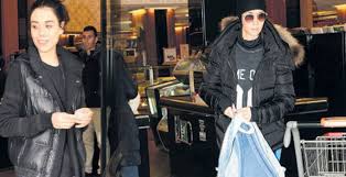 6 yıl büyük aşk yaşadığı cem yılmaz'la evlenmeleri beklenirken şok bir kararla ayrılan cansu dere'yle Cansu Dere Ve Ahu Yagtu Pisti Oldu