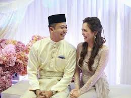 Siti saleha, malaysian actress and model, landed in hong kong recently for the filming of extreme ends. Siti Saleha Bakal Bergelar Isteri Selepas Aidilfitri Entertainment Rojak Daily