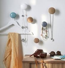 Relooking Salle De Bains 12 Idees Pour Moins De 200 Euros Relooking Salle De Bain Porte Manteaux Pateres Salle De Bain