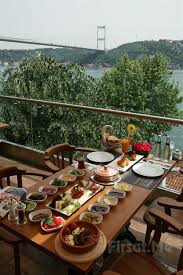 rumeli hisari pruva restaurant ta muhtesem bogaz manzarasi esliginde serpme kahvalti keyfi t gidilecek yerler kahvalti guzel yerler